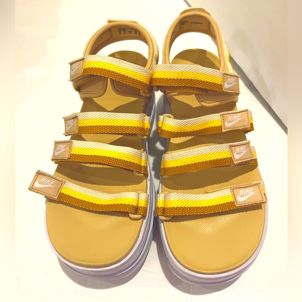 Nike Women’s Icon Classic Platform Sandals Sesame White Shoes Sz 12 Trendy Strap